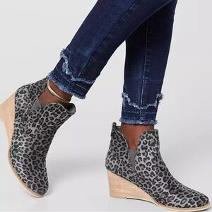 Buckle Erin Gray Leopard Print Wedge Boots - Sz. 10 - NWT